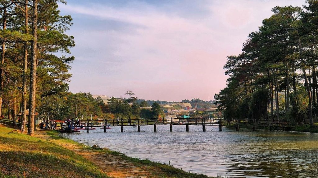Hồ Than Thở gắn với tên gọi Lac des Soupirs từ thời Pháp