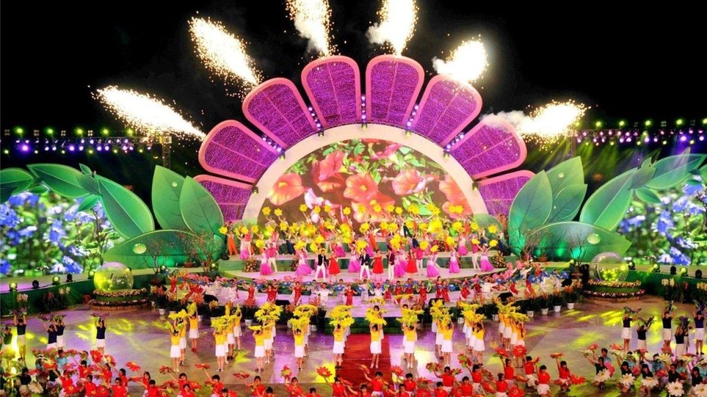 Chương trình khai mạc Festival Hoa Đà Lạt tại Quảng trường Lâm Viên với sân khấu nghệ thuật đặc sắc