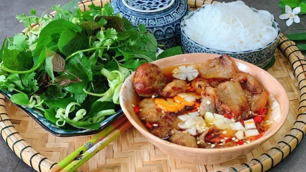 Bún chả - món ngon đặc sản Hà Nội nhất định phải thử