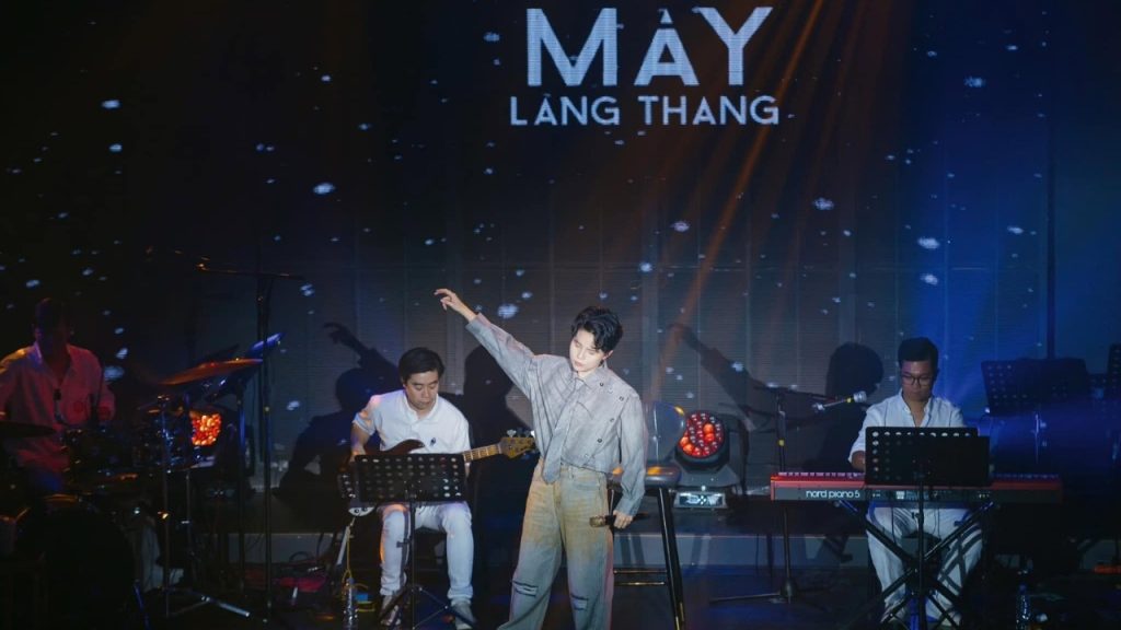 Không gian đêm nhạc acoustic giữa rừng thông Đà Lạt đầy thư giãn