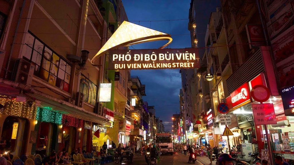 Phố Tây Bùi Viện nhộn nhịp với nhiều hoạt động giải trí về đêm