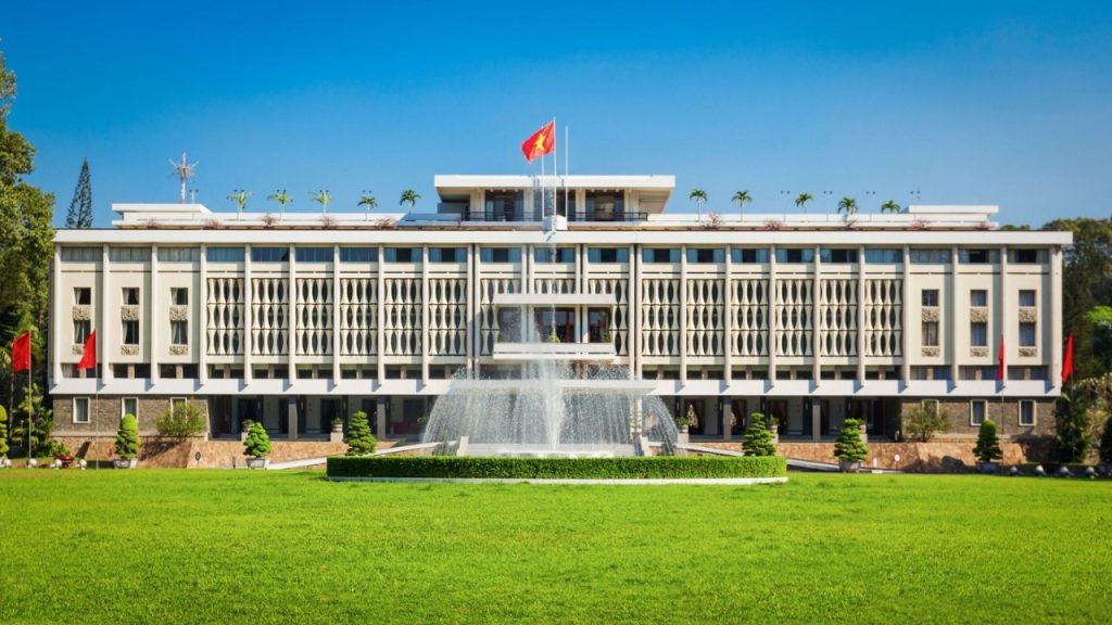 Dinh Độc Lập - điểm tham quan lịch sử nổi tiếng khi du lịch thành phố Hồ Chí Minh