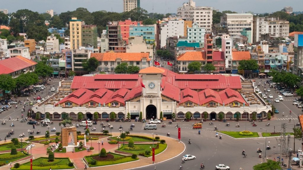 Chợ Bến Thành nhộn nhịp trong hành trình du lịch thành phố Hồ Chí Minh