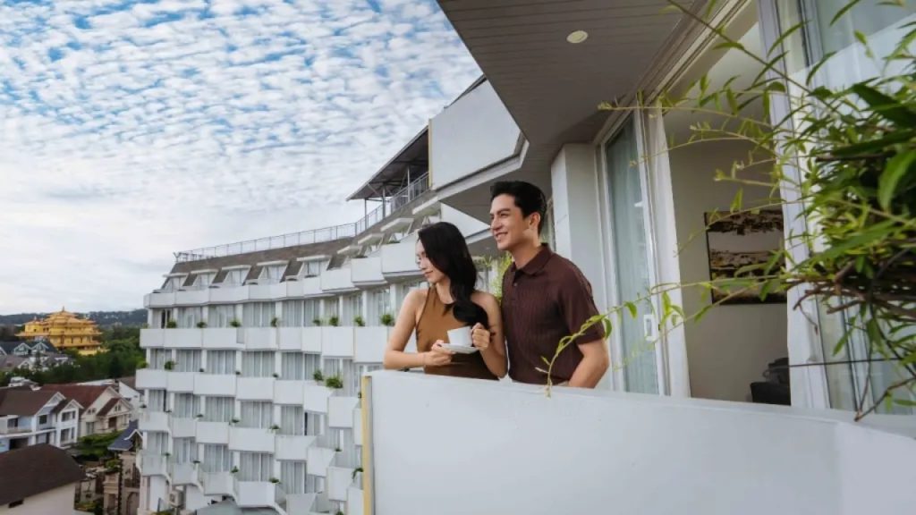 View thành phố và chợ đêm Đà Lạt từ khách sạn 