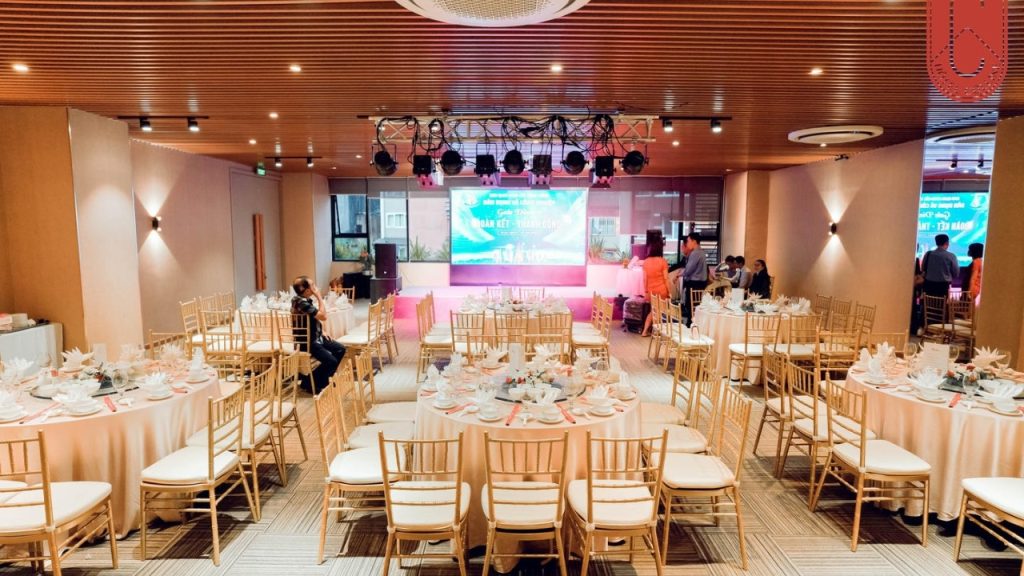 Hôtel Colline tổ chức tiệc cưới phong cách châu Âu hiện đại gần Chợ Đêm Đà Lạt (Nguồn: Hôtel Colline)