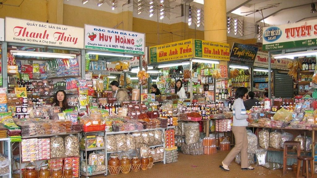 L'angfarm Store với nhiều loại đặc sản Đà Lạt được đóng gói làm quà