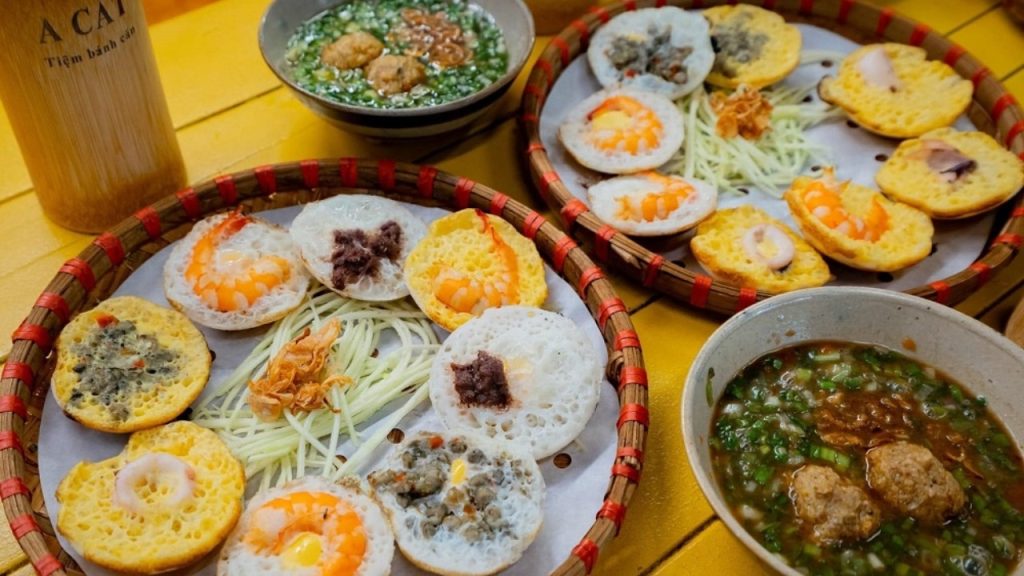 Top 5 quán bánh căn Đà Lạt ngon với bánh nóng hổi và nước chấm xíu mại đặc trưng
