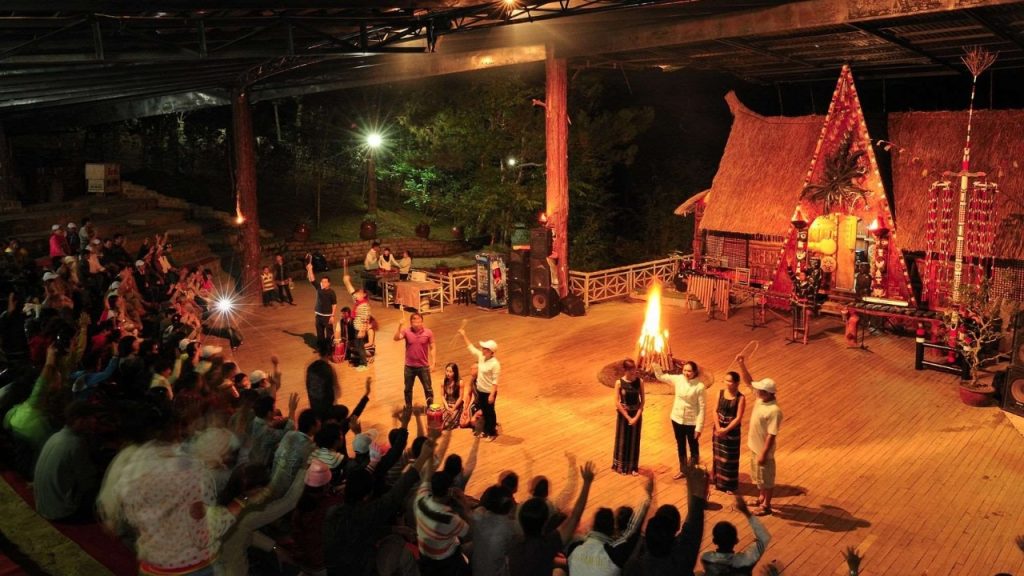 Không gian giao lưu cồng chiêng gắn với văn hóa K’Ho ở Lang Biang