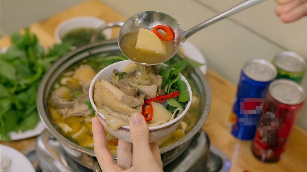 Giải đáp những câu hỏi thường gặp khi thưởng thức lẩu gà lá é Đà Lạt