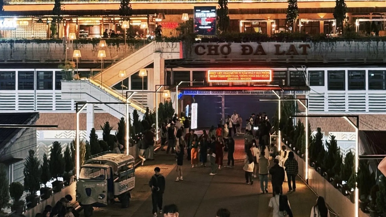 Chợ đêm Đà Lạt: Kinh nghiệm ăn uống, mua sắm và né giá "chặt chém"