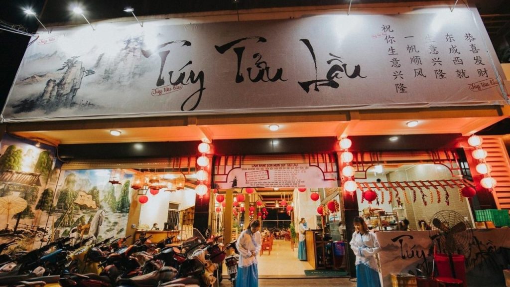 Túy Tửu Lầu Đà Lạt với không gian kiếm hiệp và món nướng lẩu