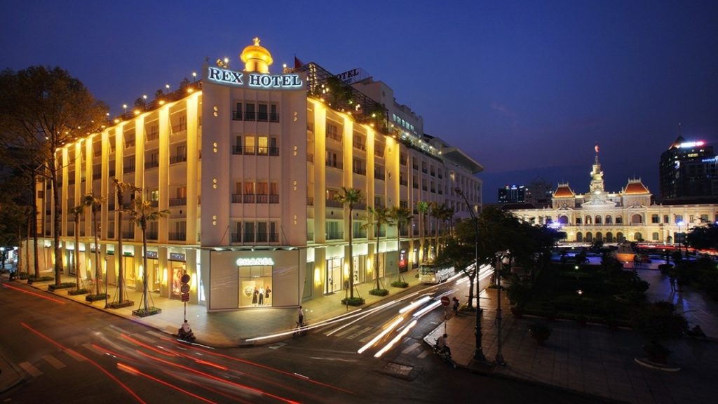 Rex Hotel Saigon với kiến trúc mang dấu ấn lịch sử trên đường Nguyễn Huệ (Nguồn: Rex Hotel Saigon) 