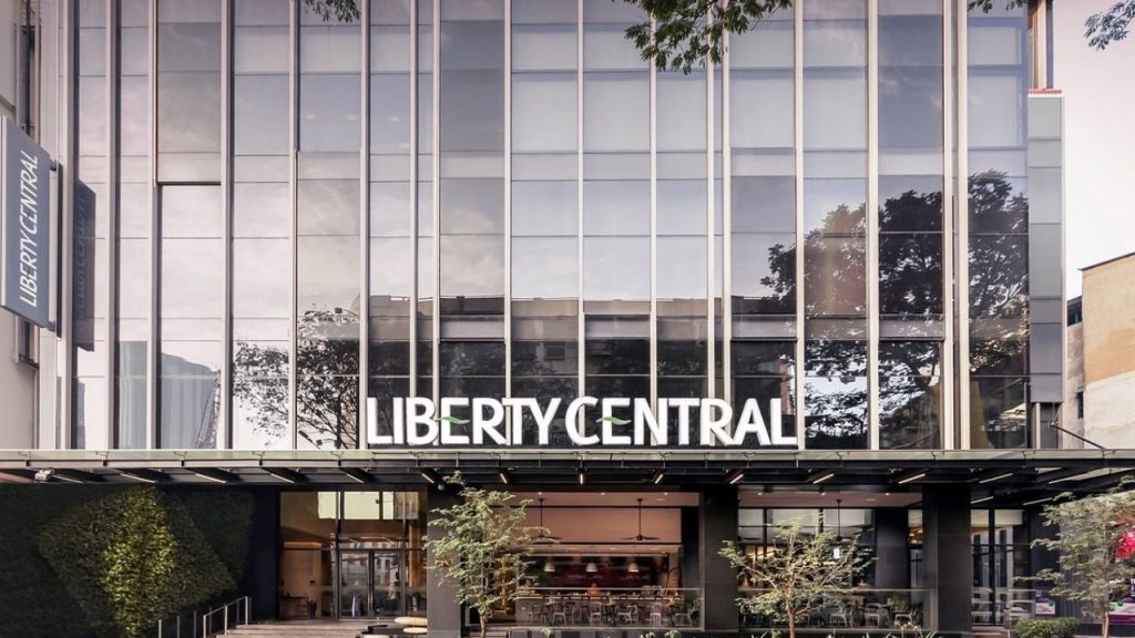 Liberty Central Saigon Citypoint với thiết kế hiện đại và tiện ích trên tầng thượng (Nguồn: Liberty Central Saigon Citypoint) 