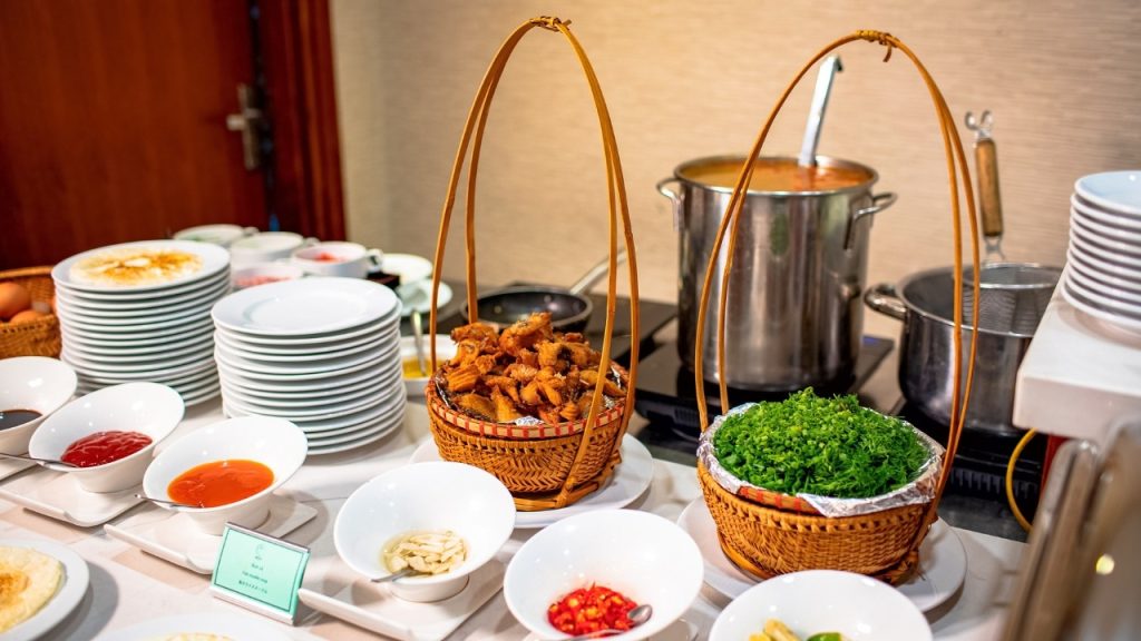 Buffet sáng tại nhà hàng La Palace Nesta Hanoi Hotel