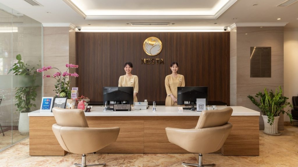 Dịch vụ lễ tân 24/7 hỗ trợ khách lưu trú tại Nesta Saigon