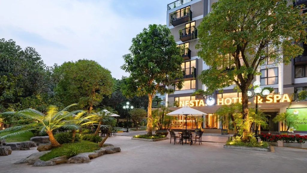 Không gian xanh tại Nesta Hotel & Spa phù hợp nghỉ dưỡng mùa thu Hà Nội