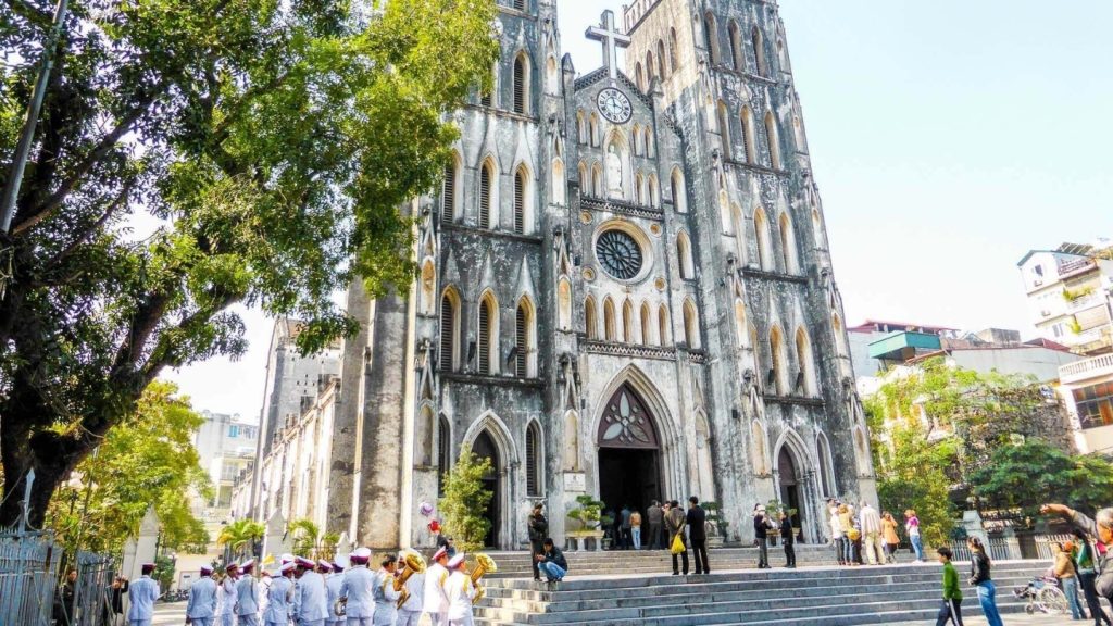 Nhà thờ Lớn Hà Nội với kiến trúc Gothic cổ kính giữa trung tâm thủ đô