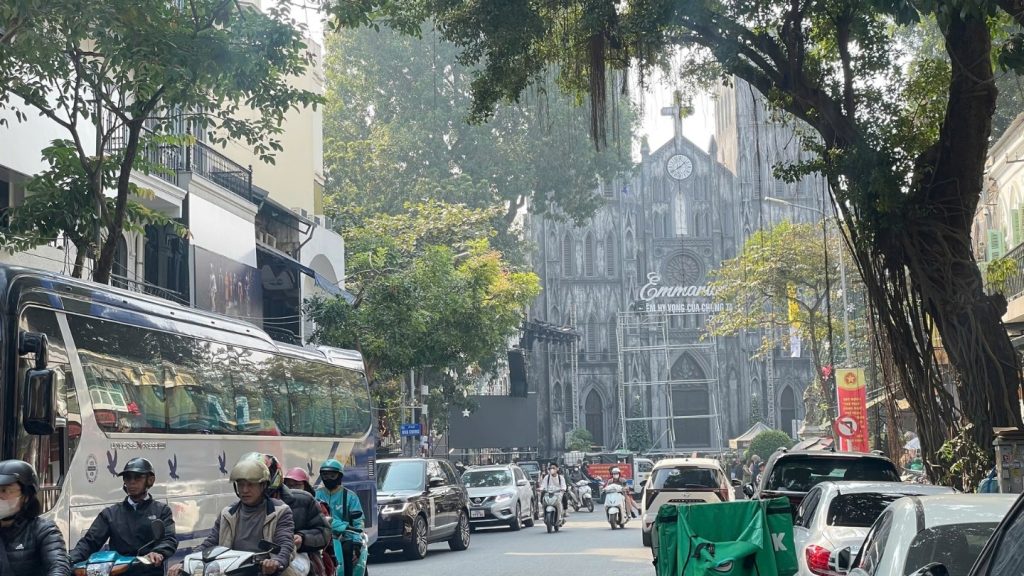 Các phương tiện thuận tiện để di chuyển đến Nhà thờ Lớn Hà Nội
