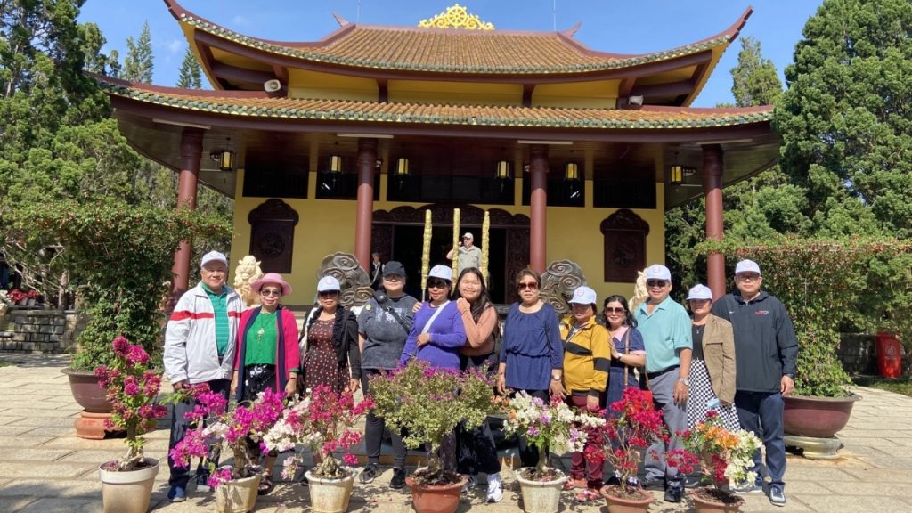 Lưu ý du khách tham quan thiền viện Trúc Lâm Đà Lạt trong trang phục lịch sự