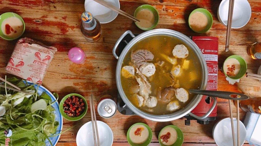 Lẩu bò Ba Toa Quán Gỗ với hương vị truyền thống Đà Lạt