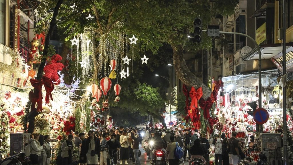 Phố Hà Nội trong tiết trời se lạnh mùa đông