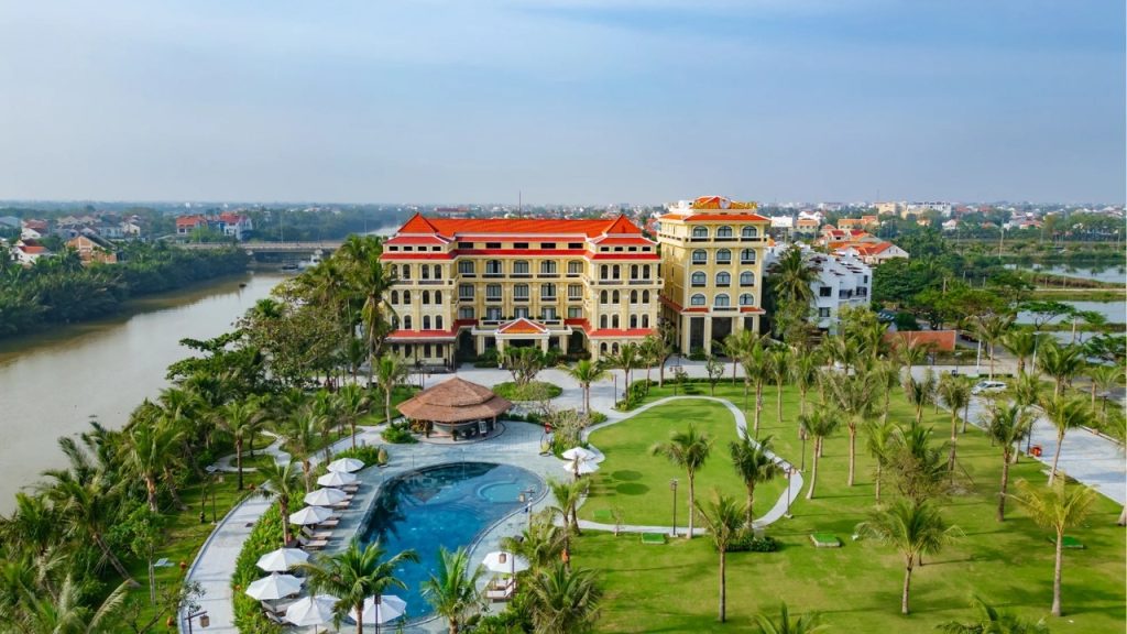 邻近会安古镇的 Nesta Hoian Resort & Spa 临河度假空间
