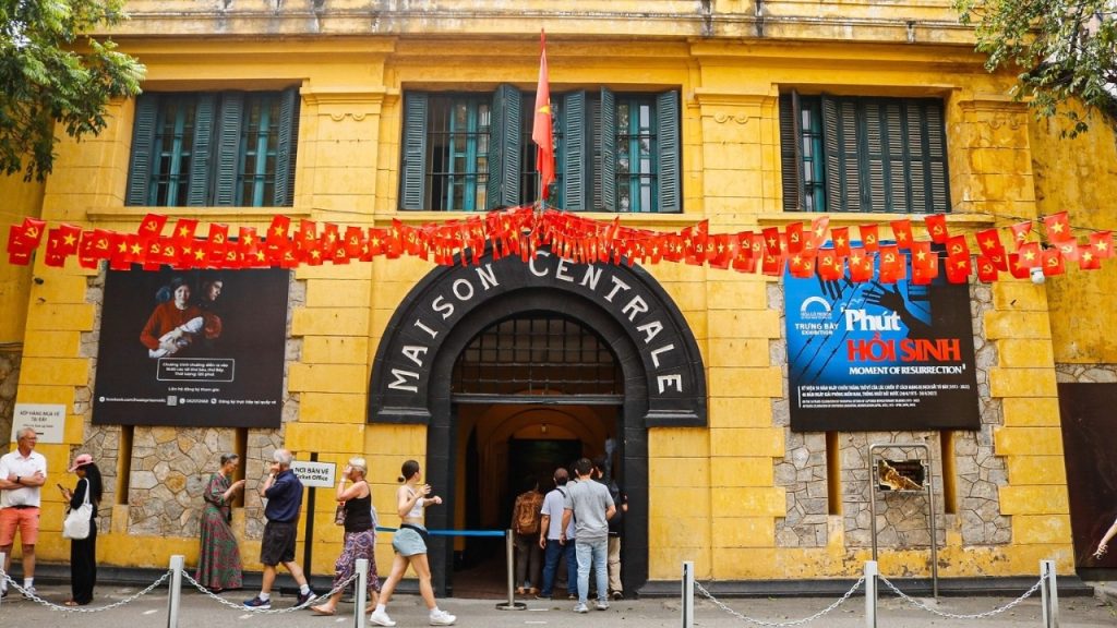 Tham quan, khám phá Di tích Nhà tù Hỏa Lò ở Hà Nội