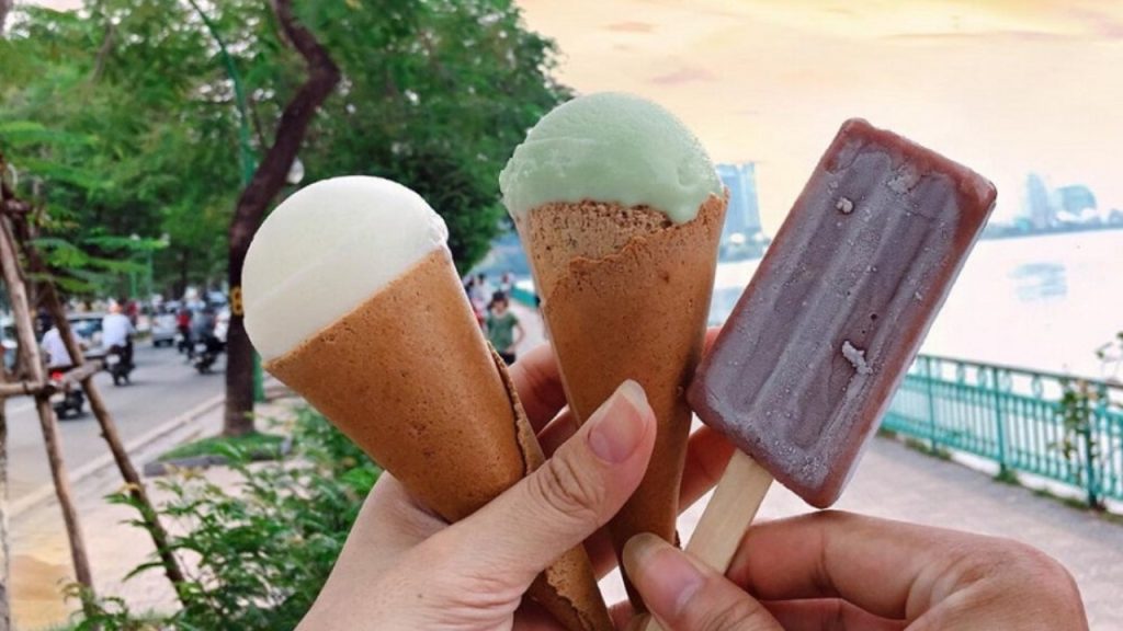 清凉爽口的河内冰淇淋带来惬意的街头美食体验