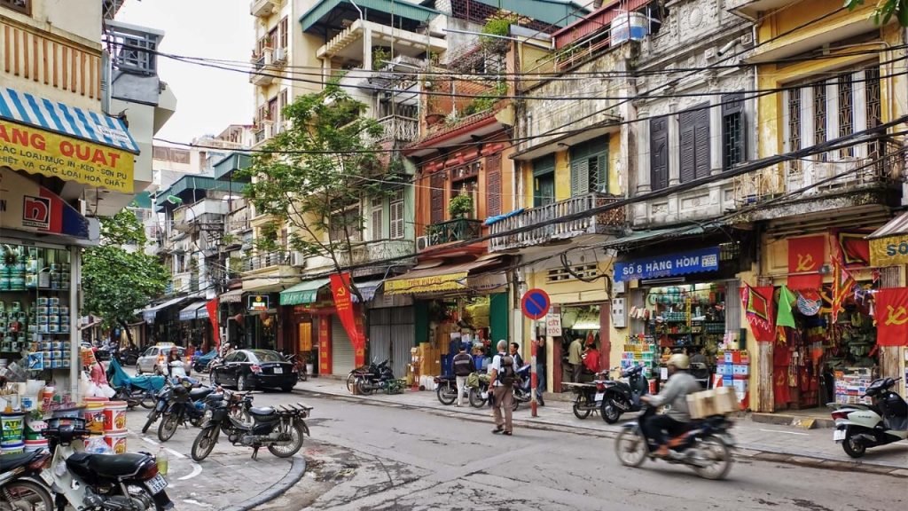 Phố cổ Hà Nội với những tuyến phố truyền thống, kiến trúc cổ và hoạt động du lịch nhộn nhịp