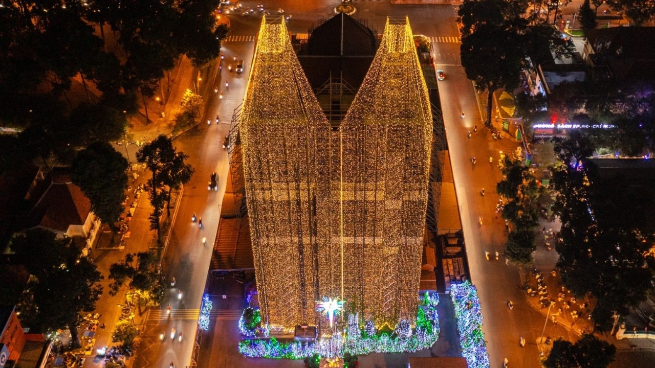 Giáng Sinh Sài Gòn Trải Nghiệm Không Khí Noel Rực Rỡ Và Nhộn Nhịp