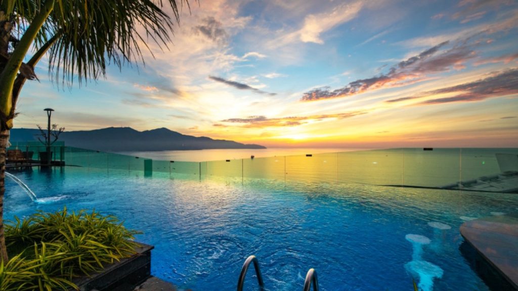 Sala Danang Beach Hotel với hồ bơi vô cực hướng biển Mỹ Khê (Nguồn: Sala Danang Beach Hotel)