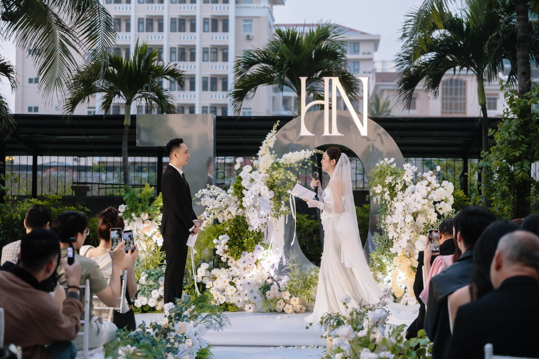 Tổ Chức Tiệc Cưới Trọn Vẹn Đáng Nhớ Tại Nesta Danang Hotel 