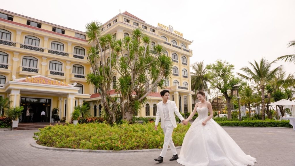 Cảnh quan xanh mát check-in ven sông ngắm hoàng hôn tại Nesta Hoian Resort and Spa